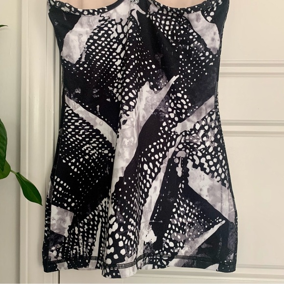 • [Lululemon] Fitted Racerback Tank • - Picture 6 of 8